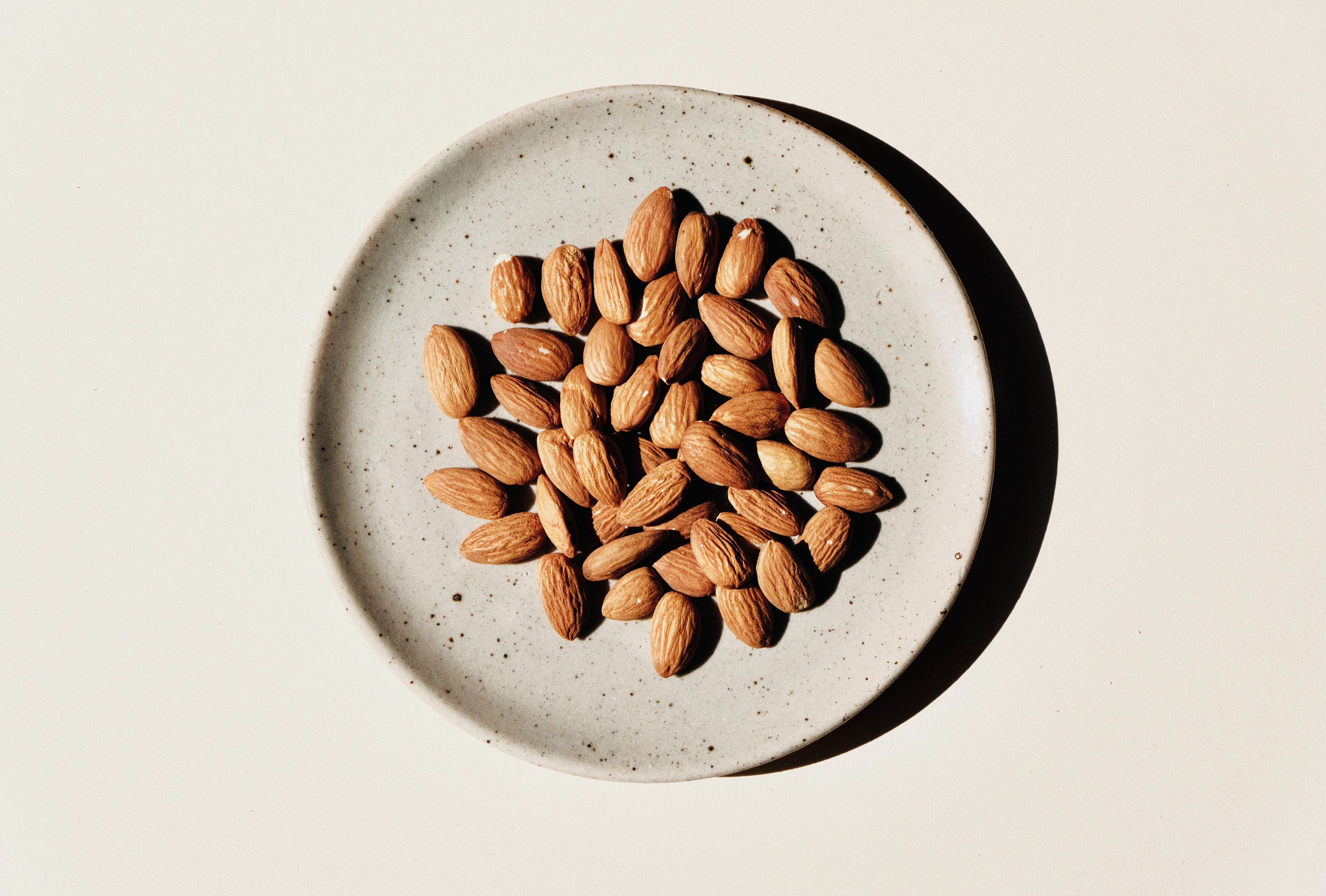 protein-food-almonds