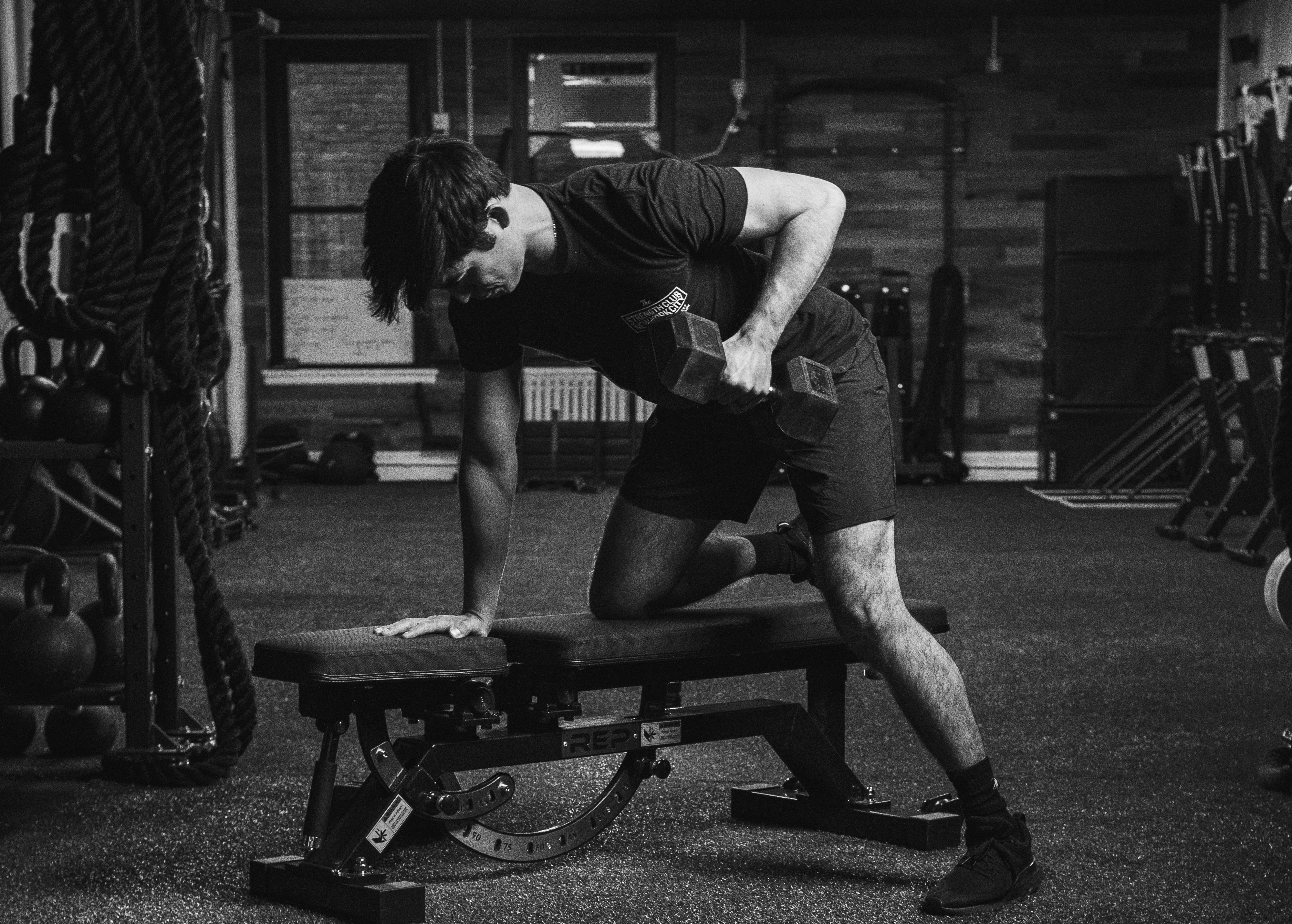 kneeling-one-arm-rows-dumbbell-workouts