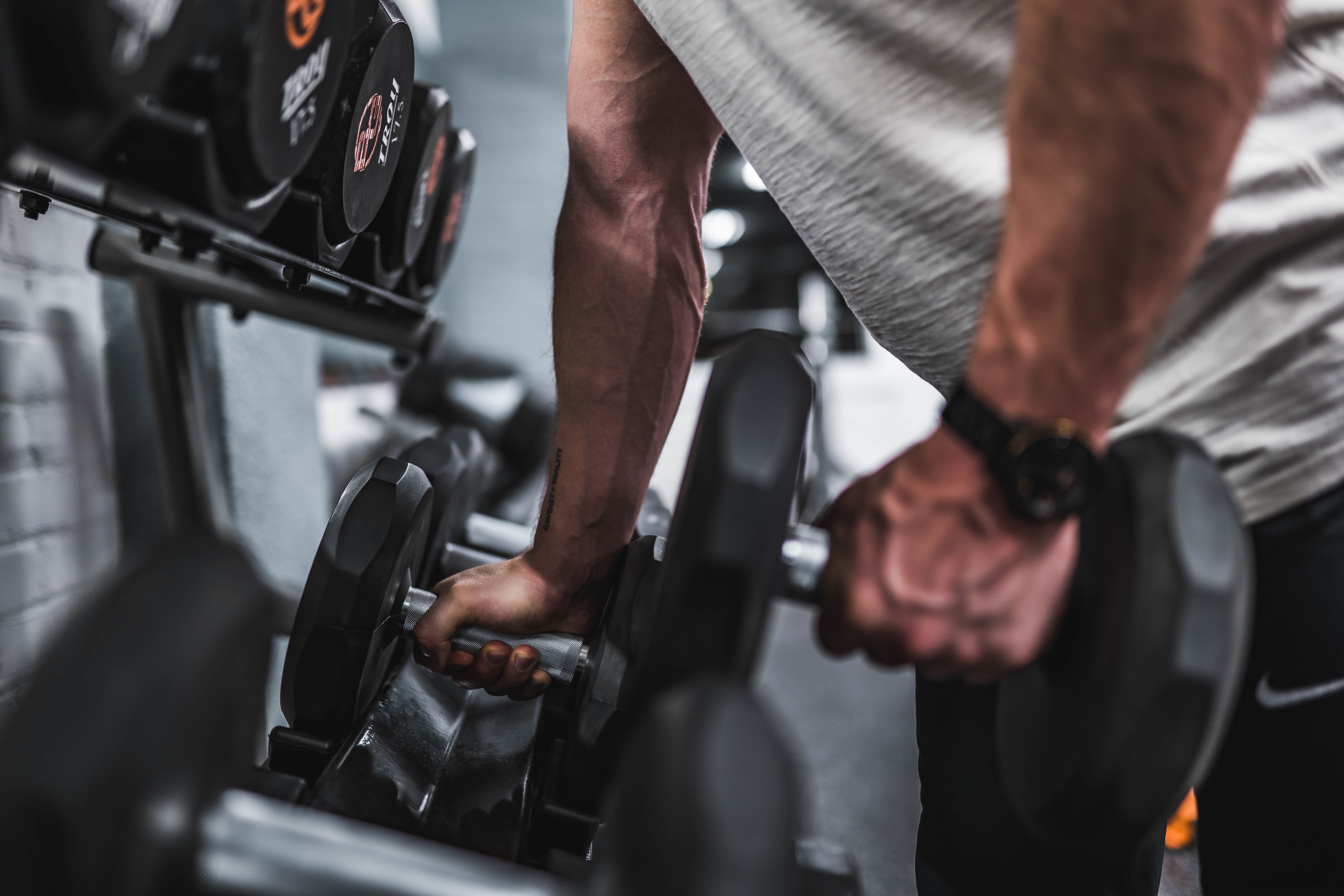 bent-over-two-arm-dumbbell-row-002